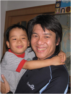 C:\Documents and Settings\BM055448\Desktop\bluesky\201107Stefan visit photo\me & kid2.JPG